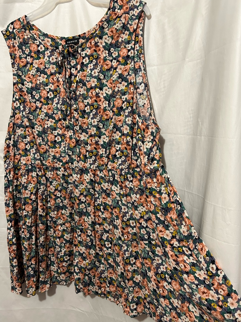 Torrid Top 3 Floral Print Flowy Rayon Sleeveless Babydoll Style Shirt Blouse 3X